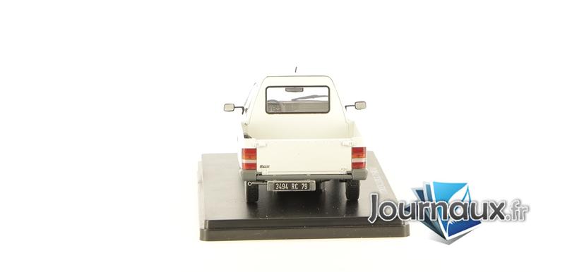 OPO 10 - Voiture 1/24 Compatible avec Citroen C15 Pick UP Gruau